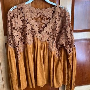 Free People NWOT Size Small Lina Lace Top - Bronze Color.